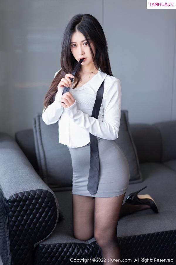 laura阿姣  [XiuRen]高清写真图 2022.11.02 No.5795 laura阿姣 黑丝美腿第2张图片